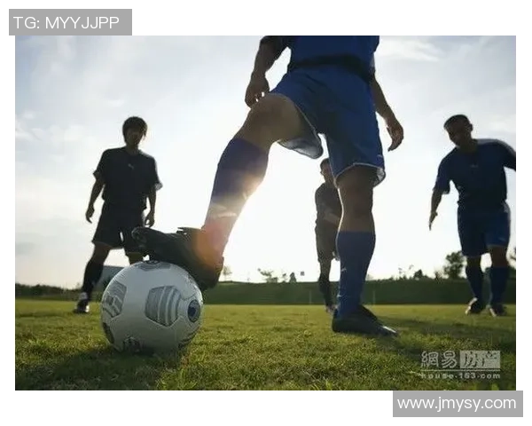 童足球袜的选择与搭配技巧让孩子在球场上尽显风采
